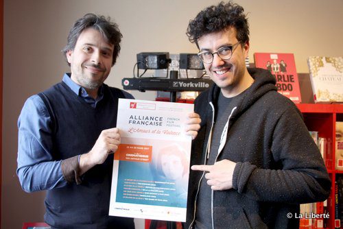 Alan Nobili, directeur de l’Alliance Française du Manitoba et Damien Ferland, programmateur, présentent l’affiche de la troisième édition du Festival de film français.