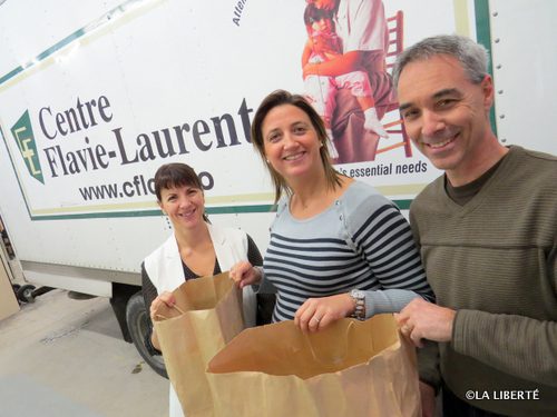 Diane Bilodeau (Caisse Groupe Financier), Sophie Gaulin (La Liberté) et Gilbert Vielfaure (Centre Flavie-Laurent) représentent trois des cinq partenaires (les deux autres : l’Archidiocèse de Saint-Boniface et la Corporation catholique de la santé du Manitoba).