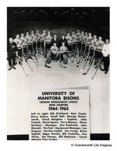 Les Bisons de 1964-1965. Léo Duguay porte le numéro 14.