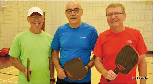 Un rendez-vous pour les 55 et plus. Alphonse Bernard, Louis Allec et Lionel Piché au Centre communautaire Winakwa du Parc Windsor.