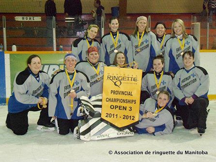 Des membres de l'équipe de ringuette du Manitoba des moins de 16 ans ont compétitionné aux championnats canadiens de ringuette de 2015 à Wood Buffalo, en Alberta.