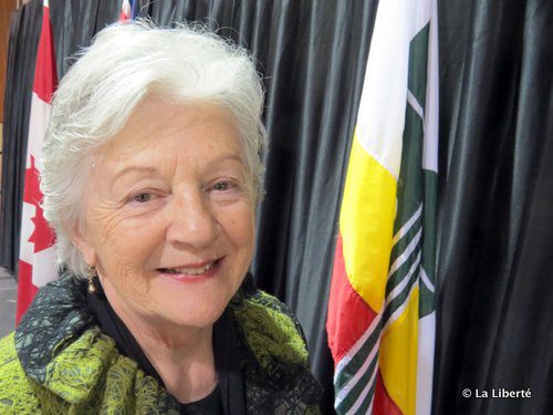 Maria Chaput : « La définition d’un francophone employée par le Fédéral est presque raciste, parce qu’elle est basée sur la langue maternelle. Le français est une langue de communication, et pas juste celle des Canadiens français. D’ailleurs, les jeunes d’aujourd’hui ne disent pas qu’ils sont francophones ou anglophones. Ils disent qu’ils sont bilingues. »