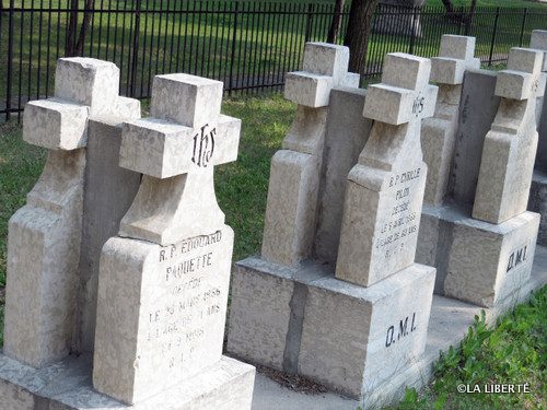 Le cimetière des Pères Oblats, situé près du Centre culturel franco-manitobain.