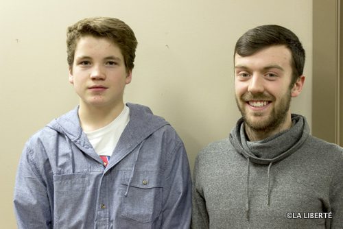 Tavasti Dagnaud (à gauche) et Blake Grist (à droite) représenteront le Manitoba aux épreuves de ski acrobatique des Jeux d’hiver du Canada.
