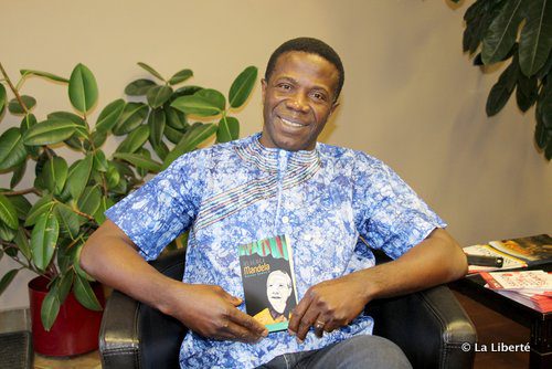 Daouda Dembélé aimerait que son oeuvre soit accueillie dans les écoles, pour faire en sorte que les jeunes soient justement préparés à cette réalité. « Tout est basé sur l’ignorance. Si on peut informer les gens, on peut changer les mentalités. La couleur n’a pas son importance pour moi. On a peur parce qu’on ne connaît pas le prochain. La peur de vivre avec un voisin que l’on ne connaît pas, cela mène au rejet de l’autre. La peur de l’inconnu, c’est ça la base du racisme. Sans ça, le racisme n’existe pas. »