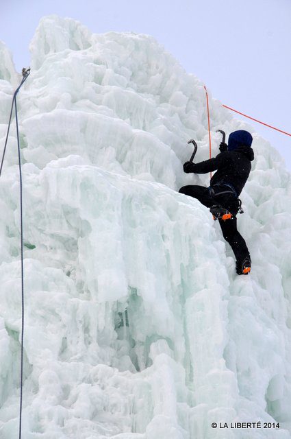 La tour de glace fait 20 mètres de haut.