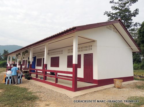 Des salles de classe précédemment construites au Laos par l’organisme École pour les enfants du Laos.
