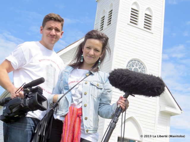 Jérémie et Janelle Wookey, à l’église Saint-Antoine-de-Padoue du site historique national de Batoche.