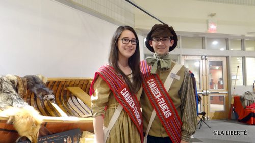 Danika et Colin Bouvier, les jeunes ambassadeurs font honneur au pavillon canadien-français.
