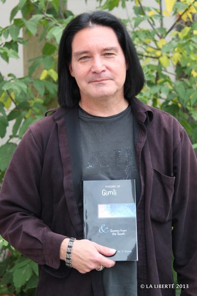 Michel Forest avec son nouveau livre.