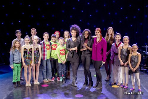 De gauche à droite, Amélie Tétrault, Demetri Apostolopoulos, Emma et Caroline Coughlan, Ryley Prawdzik, Robert Boulet, Alexandre Tétrault, Miguel, Cabrel et Amélie Sorin, Marie-Josée Clément, Anne-Marie Namwira, Nathalie Nadon, Rachel Heppner, Sophie Lambert, Rachelle et Mélodie Suganami.