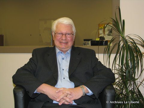 Raymond Hébert : « À l’ère du bilinguisme avancé au Canada, il est tout à fait normal qu’un plaignant puisse s’adresser à la Cour suprême dans l’une ou l’autre langue officielle du pays et qu’il soit sûr d’être compris par tous les neuf juges de la cour. »