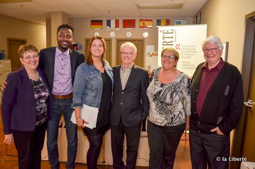 Le Comité de refonte de la SFM s’est entretenu à La Liberté le 9 avril. De droite à gauche : Mona Audet; Raymond Hébert; Diane Leclercq; Sophie Gaulin, la rédactrice en chef de La Liberté; Ben Maréga et Raymond Lafond, le président du Comité de refonte.