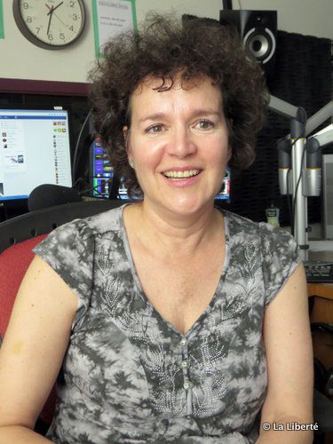 Denise Lécuyer : « J’adore la flexibilité accordée aux animateurs de la radio communautaire. J’ai diffusée des émissions du Festival du Voyageur et du pont Provencher. C’est palpitant. »