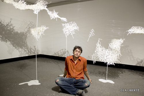 L’artiste visuel André Lemire a réalisé des sculptures et installations tout en papier.