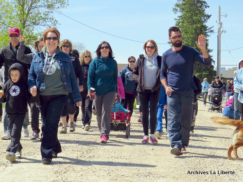 Des participants lors de la première marche de santé du Fonds Hôpital Sainte-Anne, qui avait lieu le 30 mai 2015. Ce premier évènement a permis d’amasser près de 15 000 $. L’édition 2017 aura lieu le 3 juin à l’Hôpital Sainte-Anne.