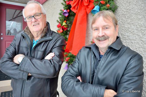 En accueillant une famille syrienne, Marcel Matte et Alfred Fillion sont déjà dans l’esprit du temps des Fêtes. Les représentants du groupe de parrainage des paroisses Saint-Joachim, de La Broquerie et de Saint-Émile, de Saint-Vital, attendaient depuis janvier l’arrivée des Syriens. Les contrôles de sécurité, qui avaient retardé la famille préalablement assignée au groupe, ont nécessité l’accueil d’une autre famille.