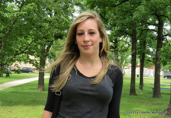 Arrivée récemment à Winnipeg, la jeune Montréalaise Laura Nagy ne parvient pas à trouver un emploi en français.