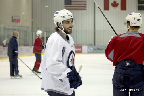 Mathieu Perreault est content de ses débuts avec les Jets de Winnipeg.