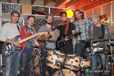 De gauche à droite, Rafael Reyes, Tim Frieser, Gabriel Fields, Jorge Requera, Lar Mikita et Adam Kroeker. Absents de la photo, Bruce Berver et Alexandra Garrido.