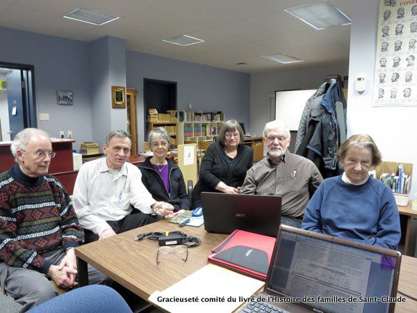 Roger Bazin, Robert De Smet, Monique Rosset, Lynne Gobin, Arthur Rey, Lucienne Bazin, du Comité du livre de l’Histoire des familles de Saint-Claude.