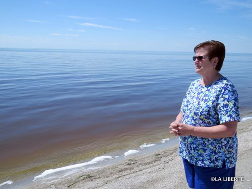 Mona Sedleski contemple un lac Manitoba calme. « Ce n’est qu’une situation provisoire. »