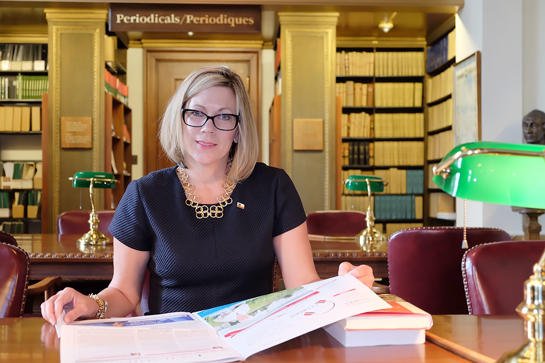 Rochelle Squires : « Mon travail se poursuit. Je visiterai prochainement la DSFM et ferai une tournée des Centres de services bilingues. Et au cours de l’été, je veux goûter à autant d’évènements culturels francophones que possible. »