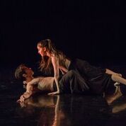 Tania Angelovski et Nathaniel Moore dans The Speed of Shadows de Nicolas Noguera