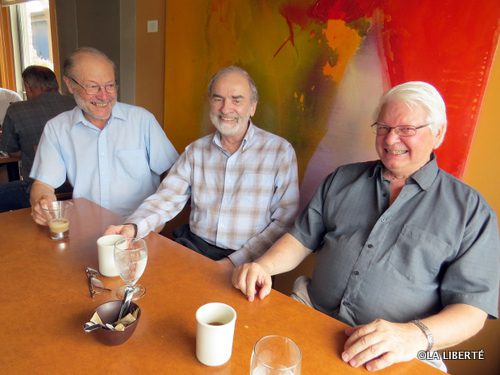 L’analyste politique, ancien haut fonctionnaire aux Affaires extérieures et ancien conseiller spécial au cabinet du premier ministre du Manitoba, Roger Turenne; l’analyste politique, économiste et ancien haut fonctionnaire au gouvernement fédéral, Michel Lagacé; et le politologue, professeur émérite de l’Université de Saint-Boniface et ancien sous-ministre adjoint au Bureau de l’éducation française, Raymond Hébert.