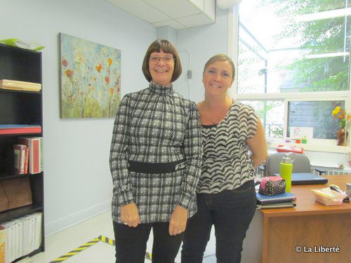 Christelle Waldie, directrice des services aux élèves à la DSFM et Colette Gagné, conseillère à l’école Précieux-Sang. En médaillon : Rita Bourgeois.