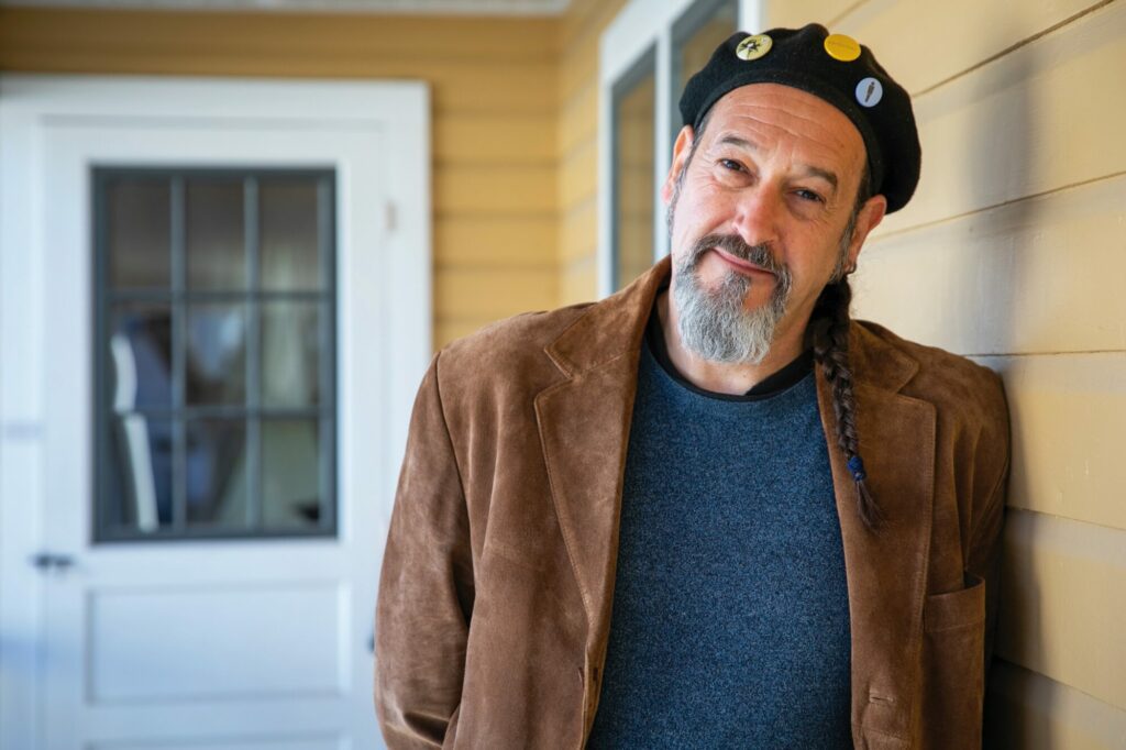 Seream, de son vrai nom Sébastien Gaillard, dévoile son nouveau recueil de poésie « Géographies au présent ».