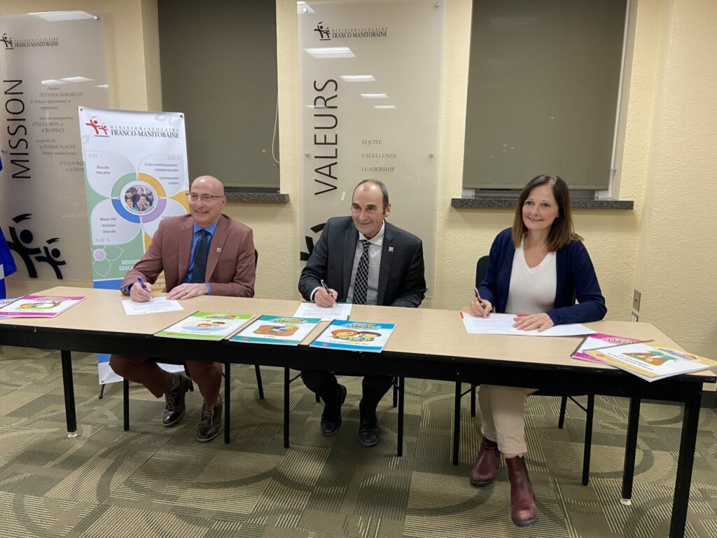 On peut voir le DG de la DSFM, Alain Laberge, le président de la CSFM, Bernard Lesage et la PDG d'Apprentissage Illimité, Carole Freynet-Gagné