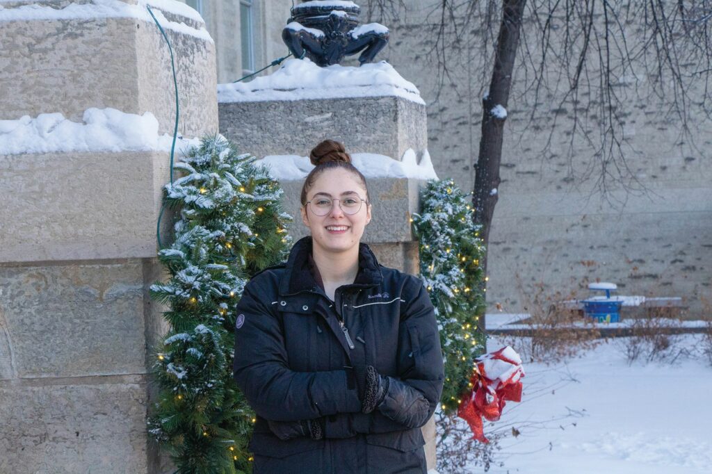 Janelle Poirier, étudiante en histoire et science politiques à l’Université de Saint- Boniface. Photo : Raphaël Boutroy