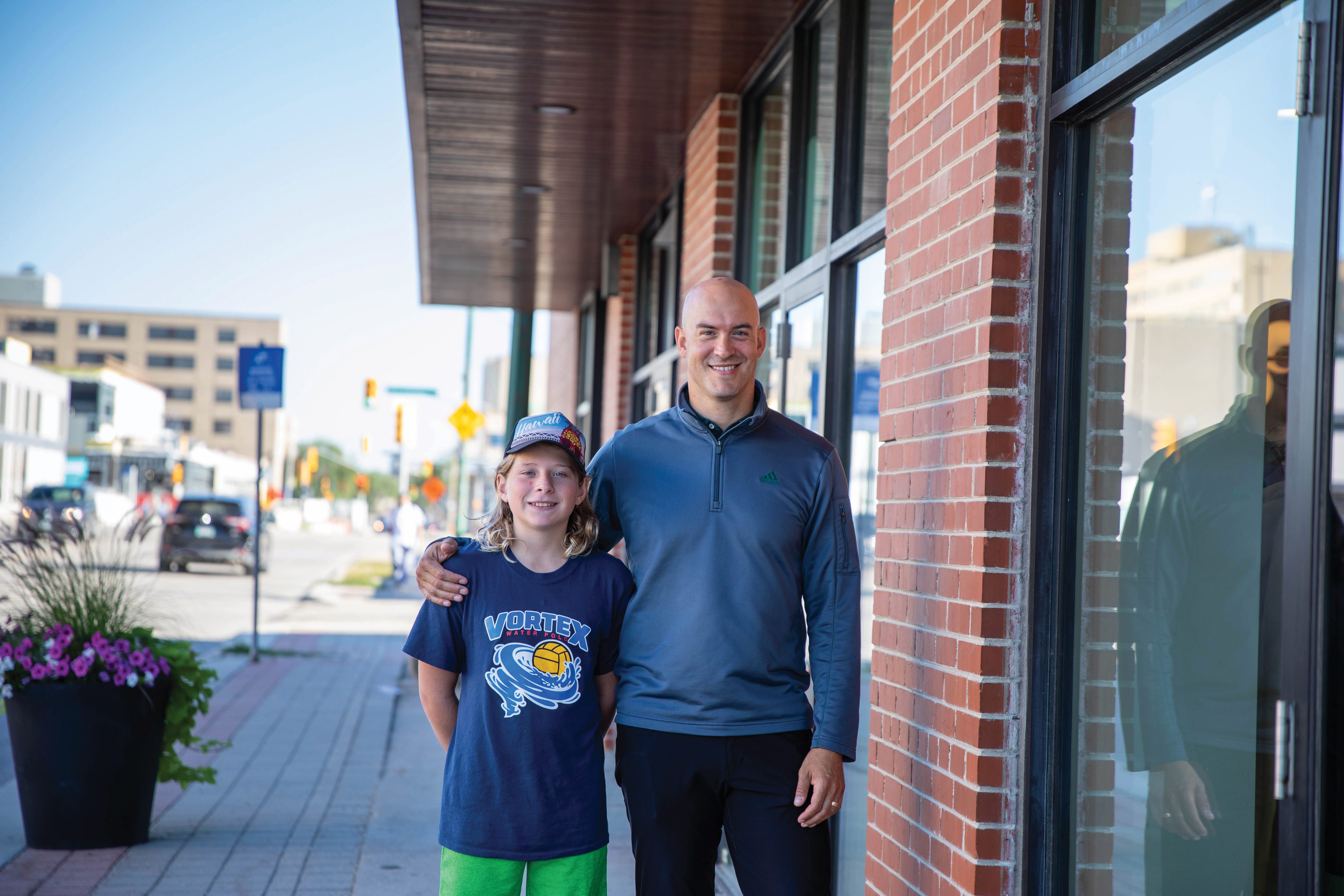 Stanley Boudreau, joueur de water-polo, et son beau-père, Jeff Strome.