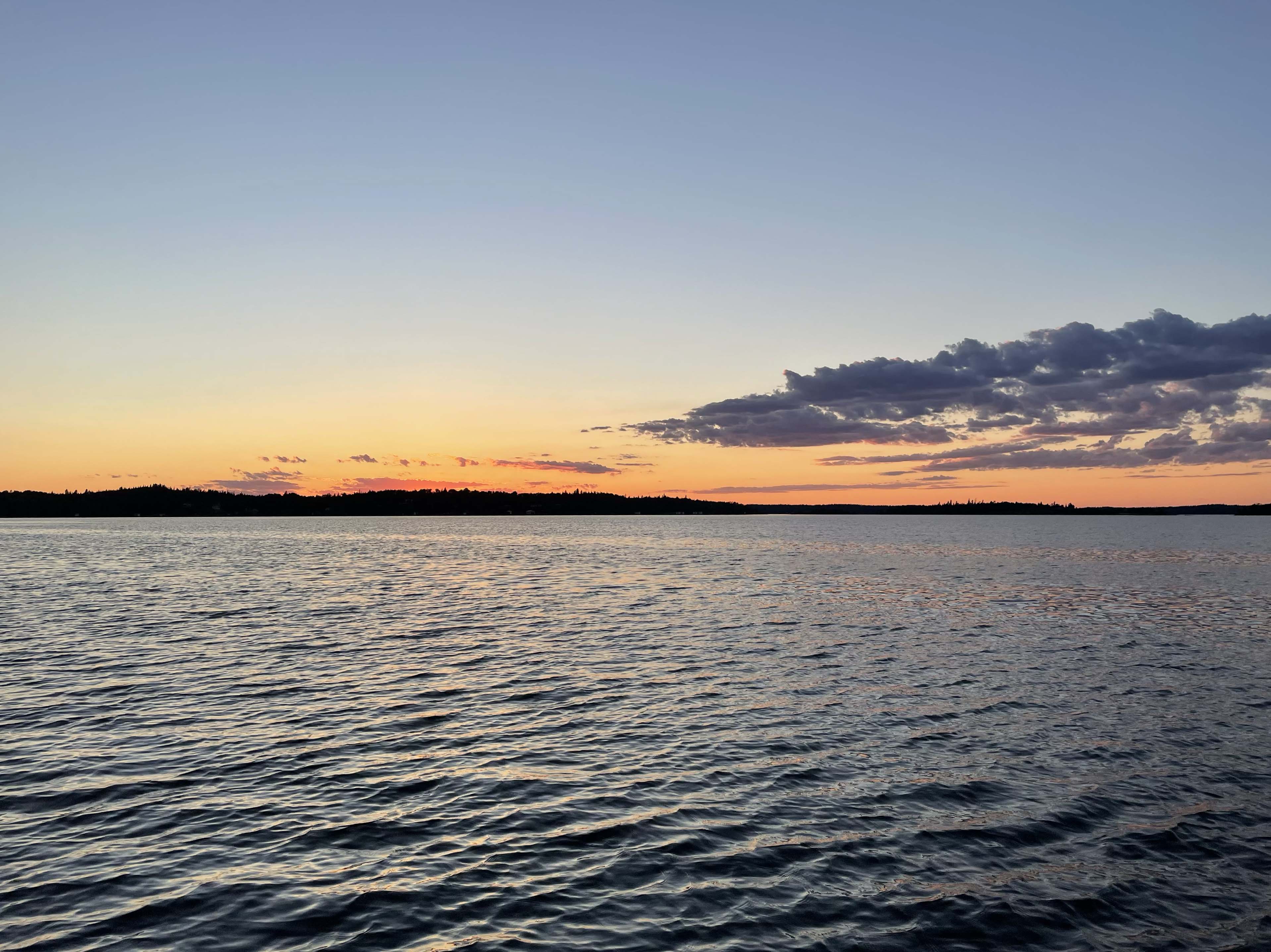 Un couché de soleil dans le Parc provincial du Whiteshell. Un des 92 parcs provinciaux du Manitoba. (Photo : Raphaël Boutroy)