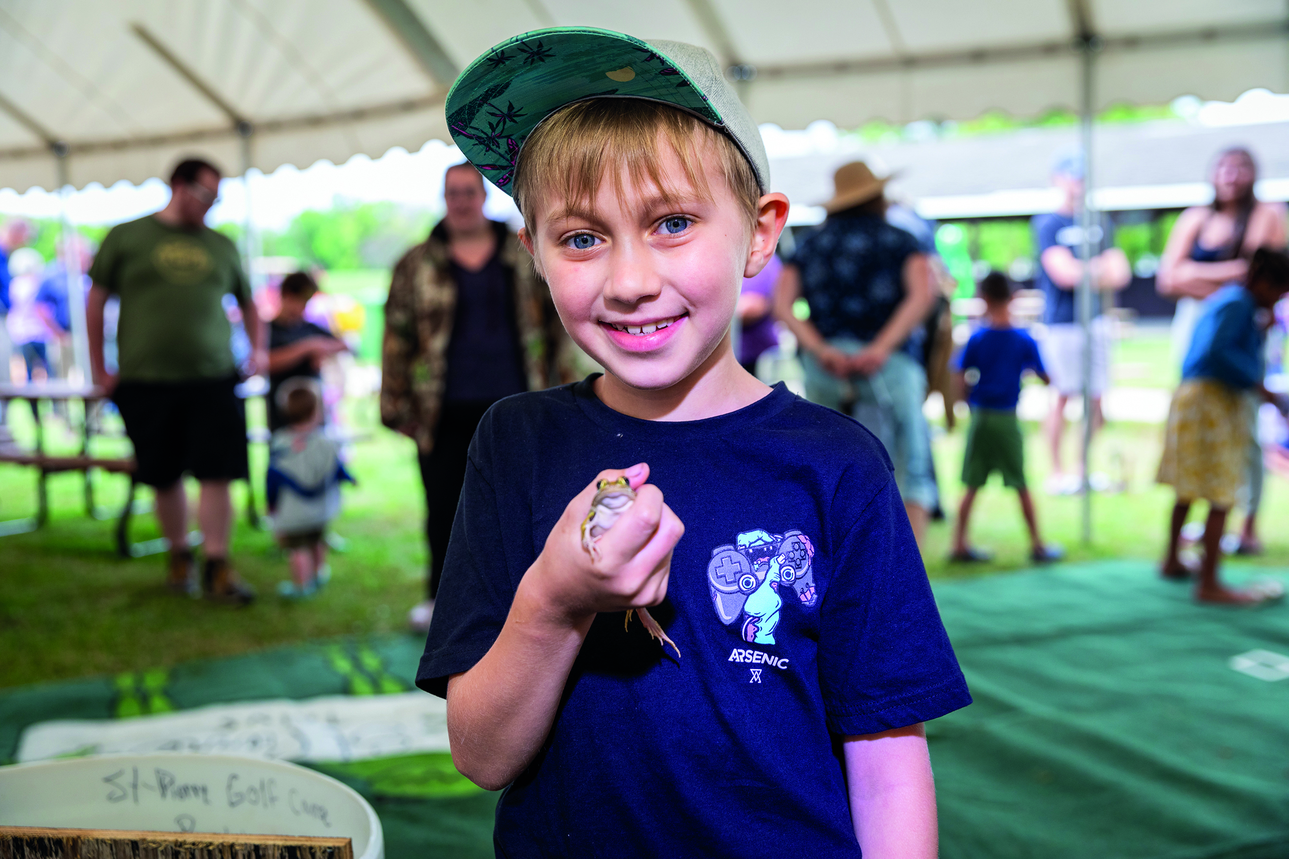 Colten Poirier et sa grenouille Ruffiss sont les grands gagnants de cette édition 2023. Photo : Marta Guerrero