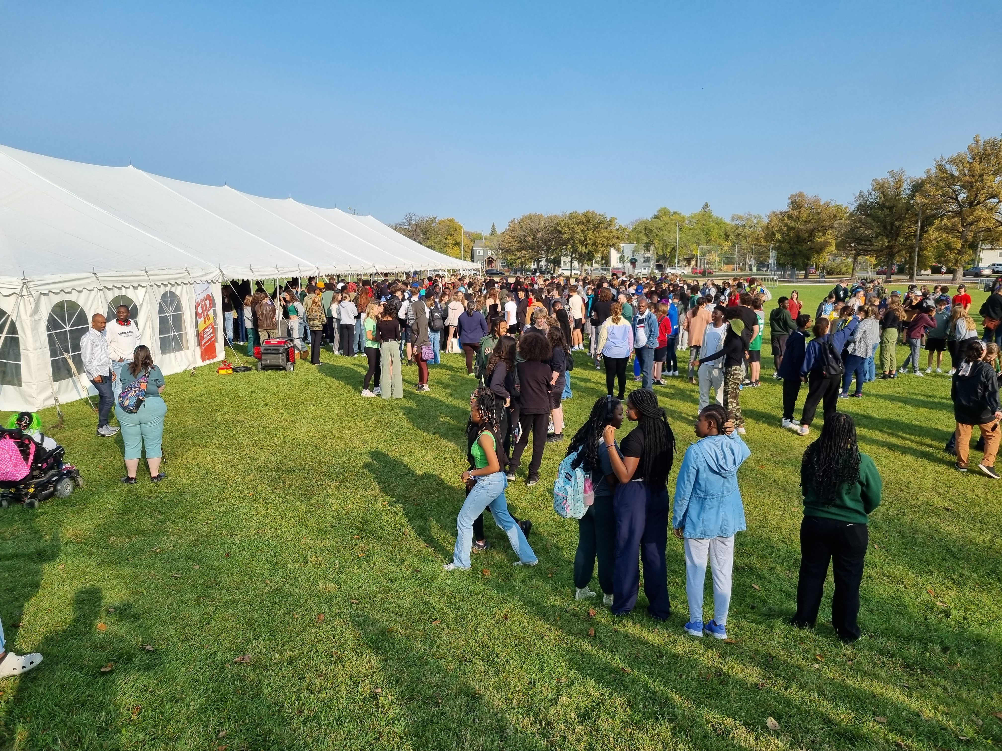 Environ 1 200 élèves ont participé au grand rassemblement du CJP. (Photo :