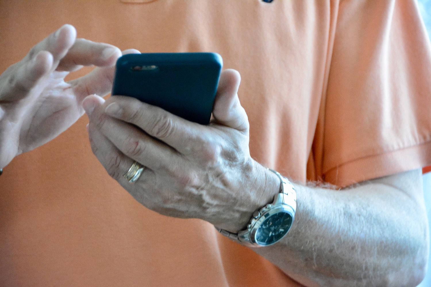 WhatsApp lance Channels