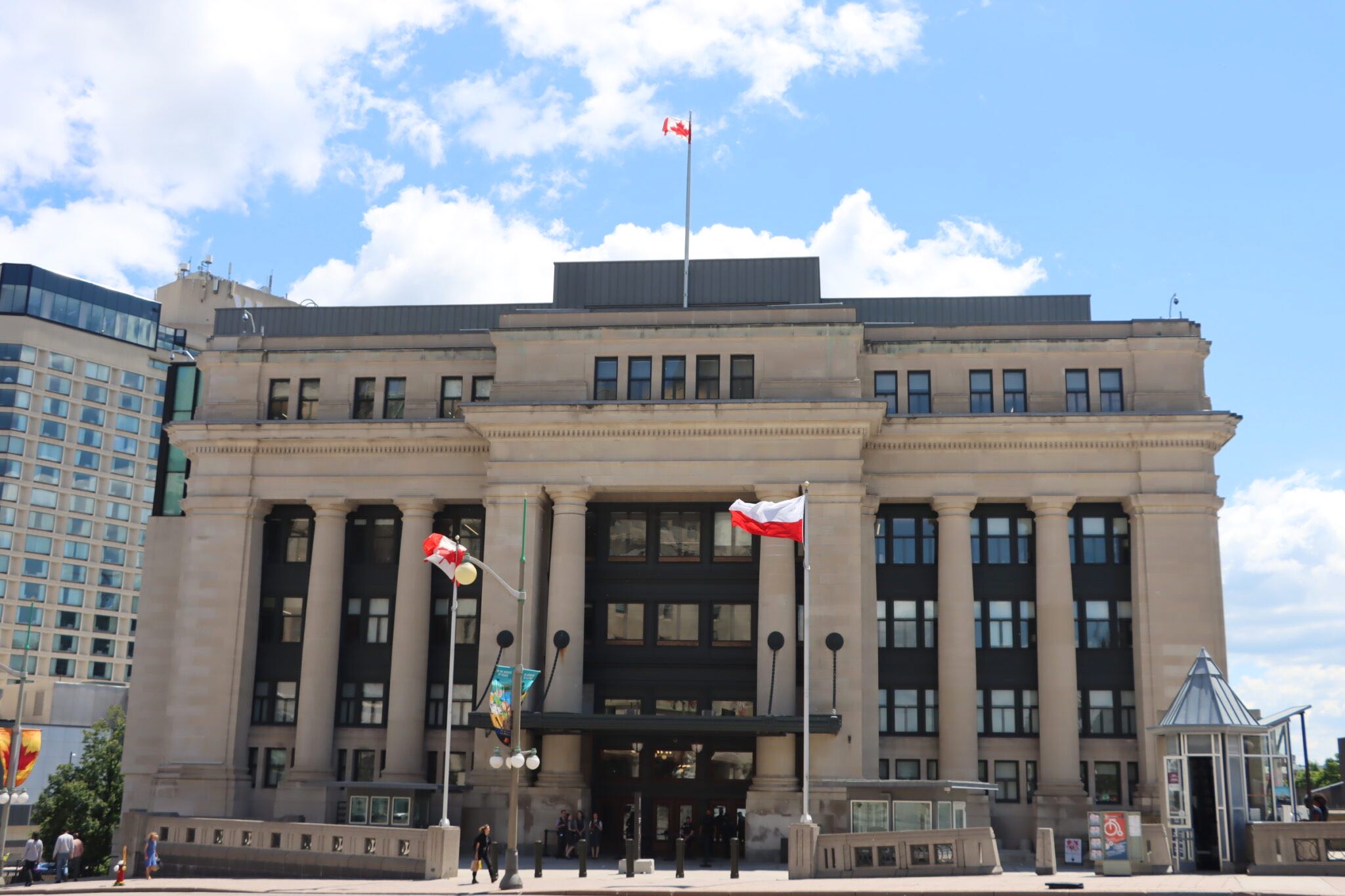 Le premier ministre Justin Trudeau a nommé cinq sénateurs en Atlantique dont un francophone en Nouvelle-Écosse.