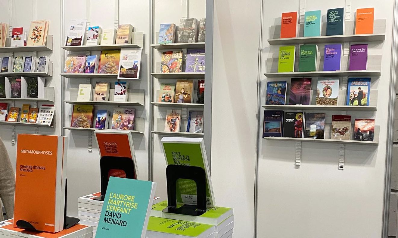 Malgré les difficultés, le monde de l’édition francophone en situation minoritaire réussit à rayonner et à vendre des livres par-delà les frontières canadiennes.