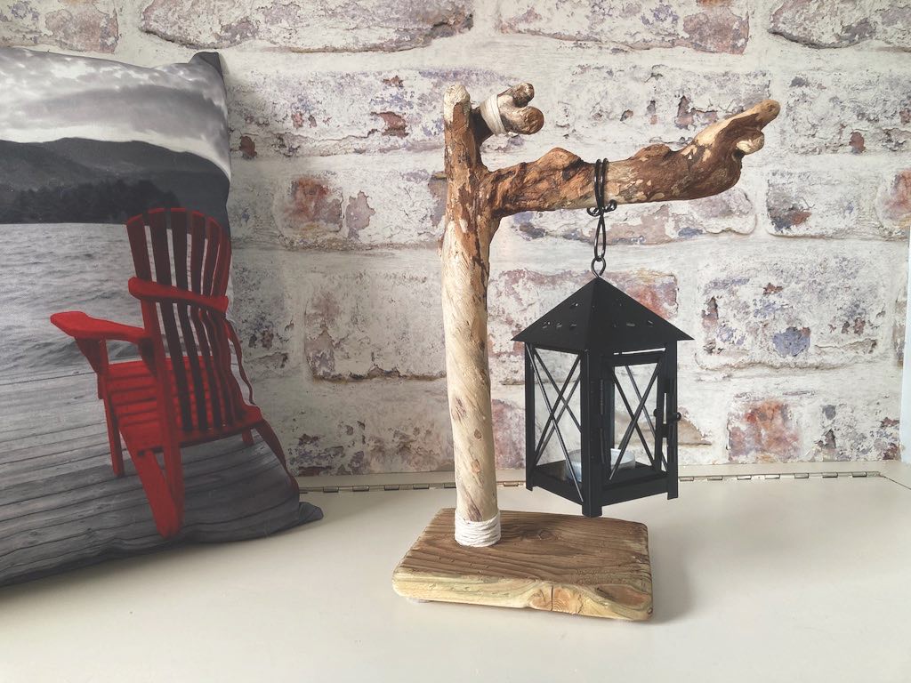 Une des créations en bois flotté préférées de Marie-Cécile Alvarez : ce porte-lanterne.