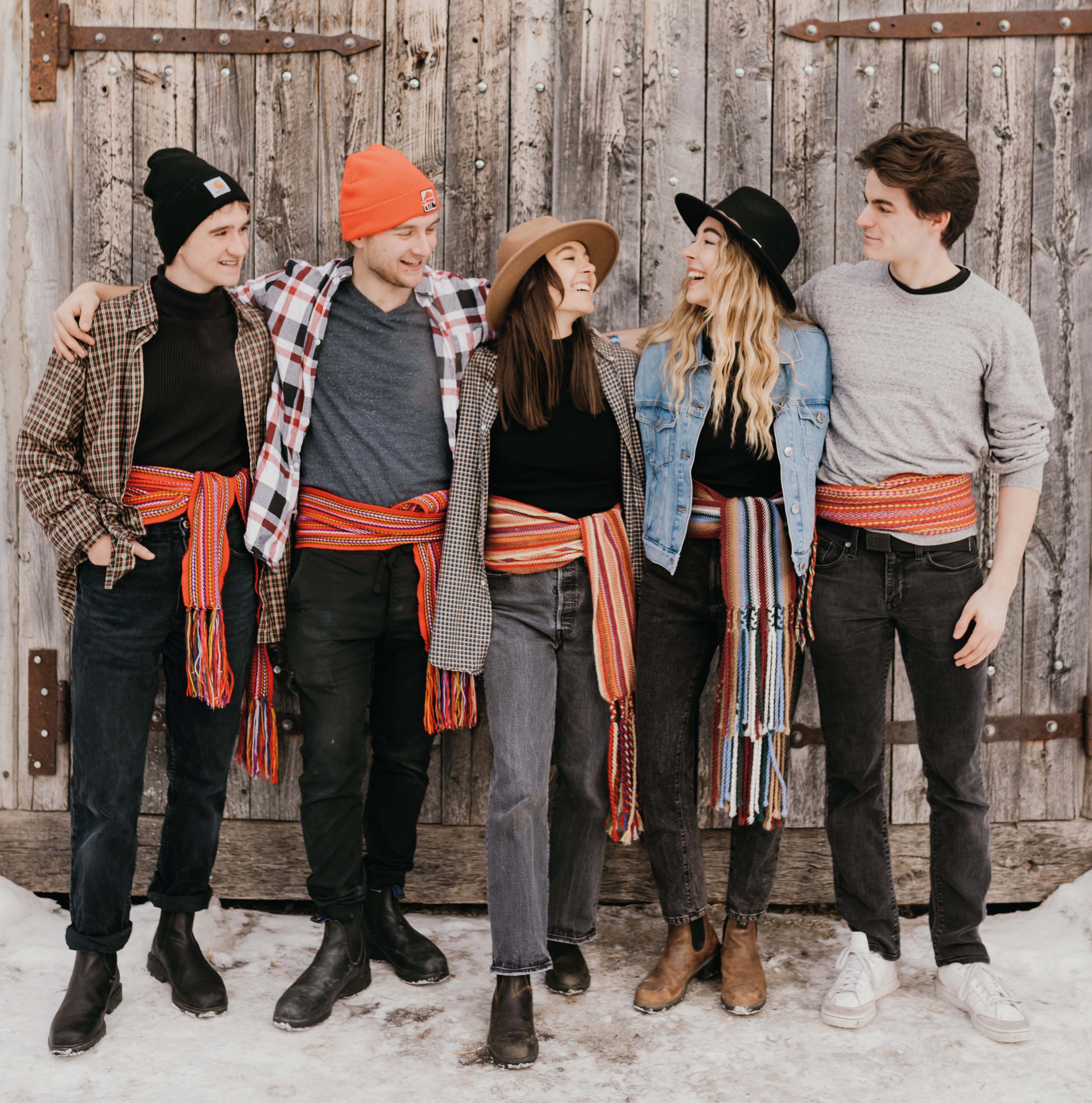 De gauche à droite, les membres du groupe Cht’koot : Alexandre Normandeau, Jean-Pierre Normandeau, , Jasmine Régnier, Anne-Sophie Régnier et Caleb Dorge.