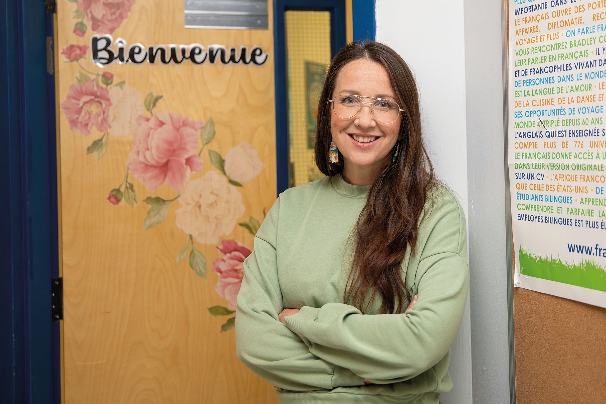 Lynne Connelly dans sa salle de classe : un univers bien à elle, qu’elle a créé minutieusement et affectueusement pour ses élèves. (Photo : Marta Guerrero)