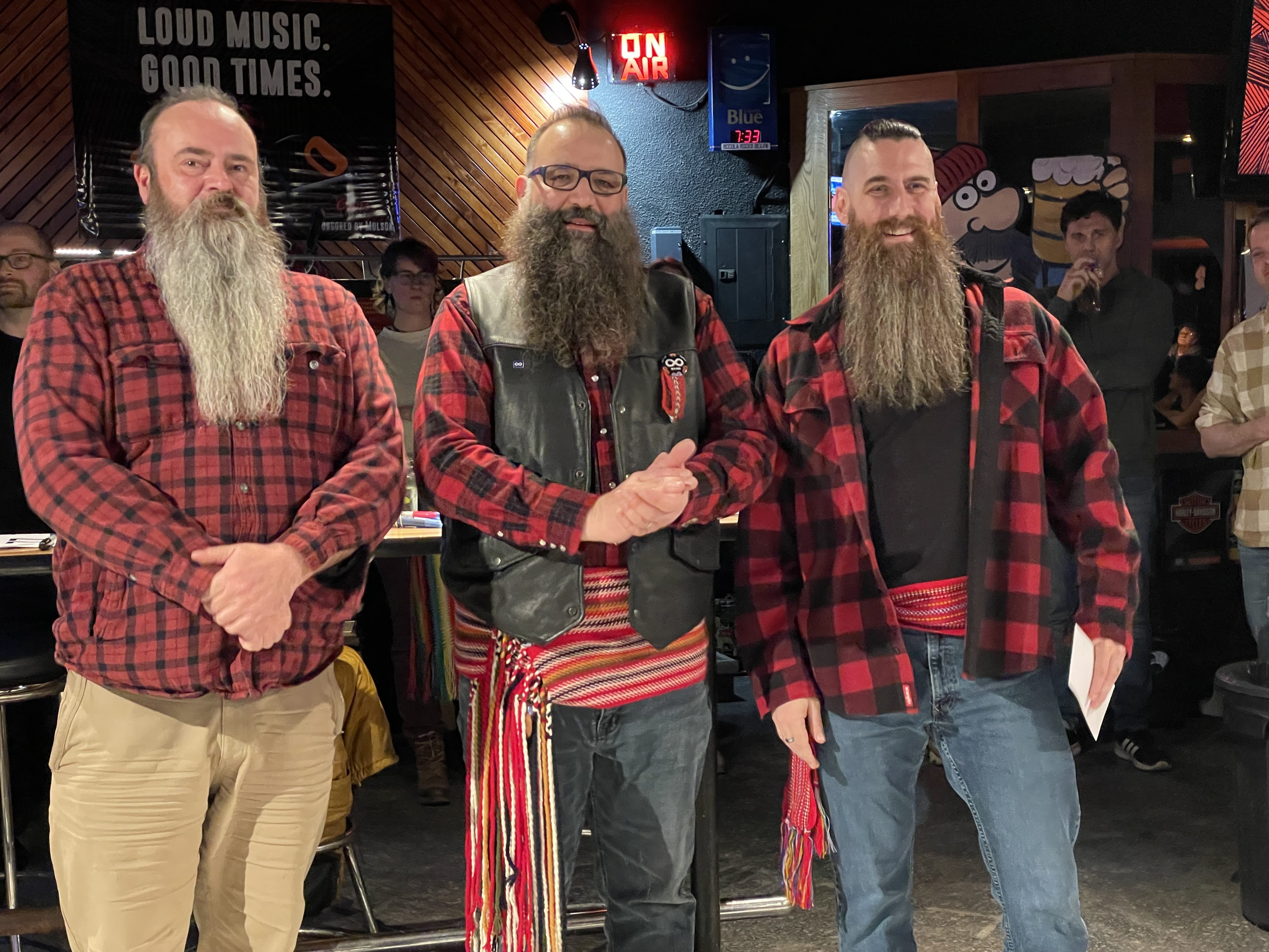  Les 3 gagnants de la catégorie Barbe Voyageur :
Rob Neufeld (3e), Vincent Lavallee (2e) et Jeremy Green (1er). (Photo : Marta Guerrero) 