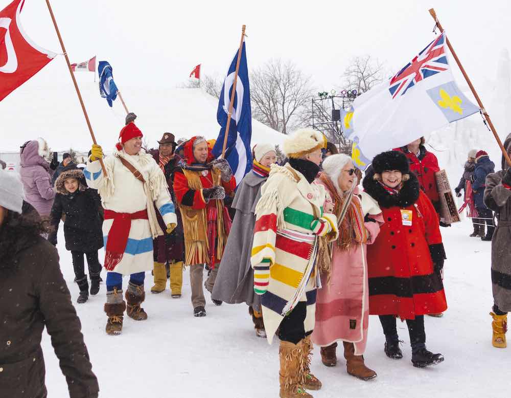 La Marsh aek lii mitchif a lieu chaque année au parc du Voyageur lors de la Journée Louis-Riel. Devant à droite, Paulette Duguay, présidente de l'Union nationale métisse Saint-Joseph du Manitoba.