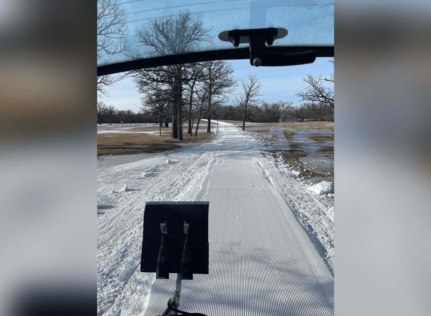 Deux tracteurs et une chenille ont été nécessaire à la réalisation du trajet de course. (Gracieuseté : Laurie Penton)