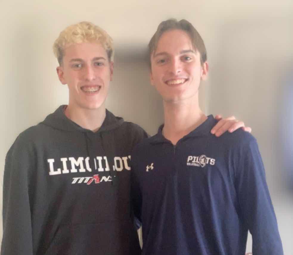 Les deux frères manitobains André et Christian Turenne participent au championnat national de volleyball.