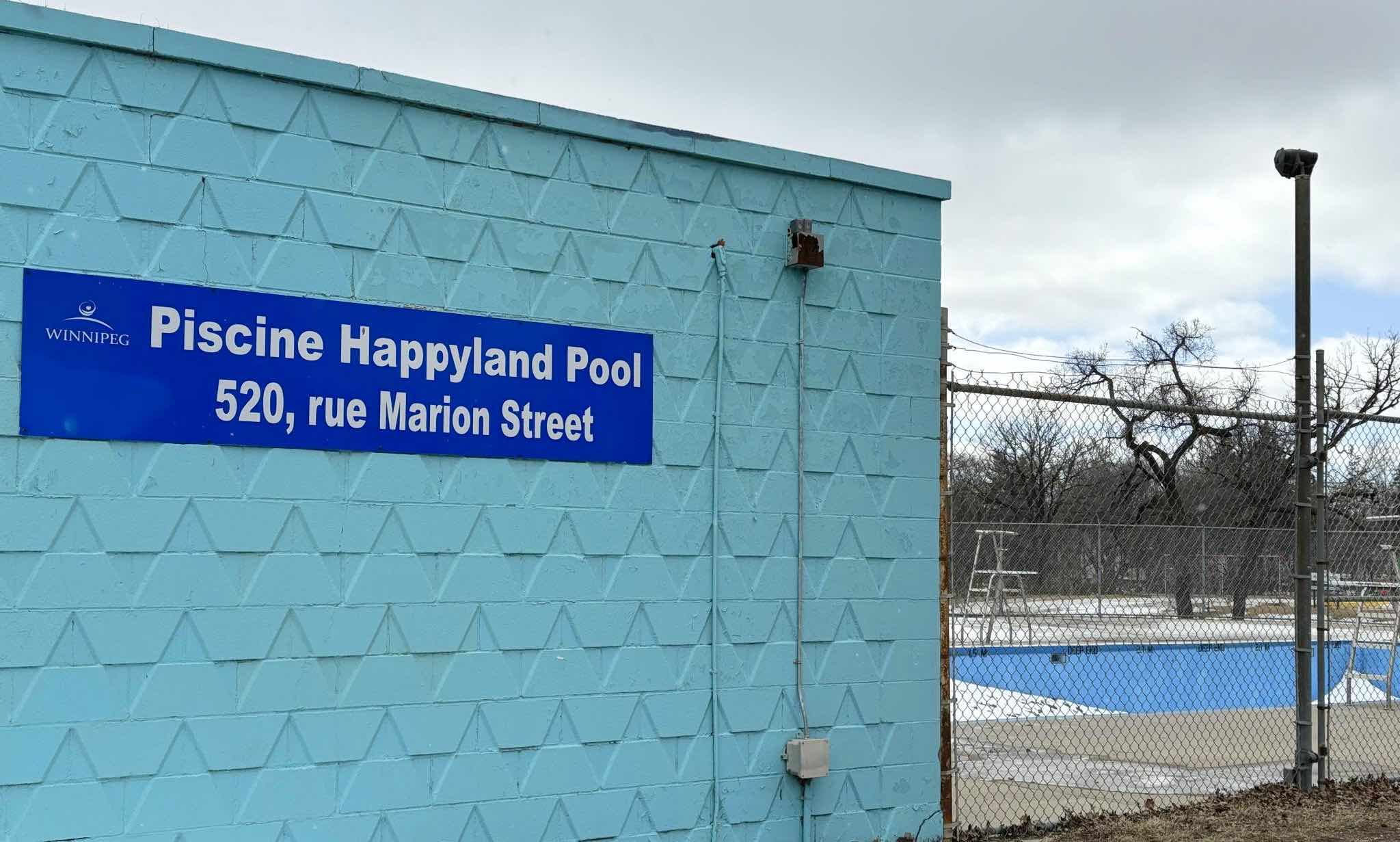 La piscine Happyland située dans le quartier de Saint-Boniface devrait fermer ses portes définitivement. (photo : Fanny Demeusy)