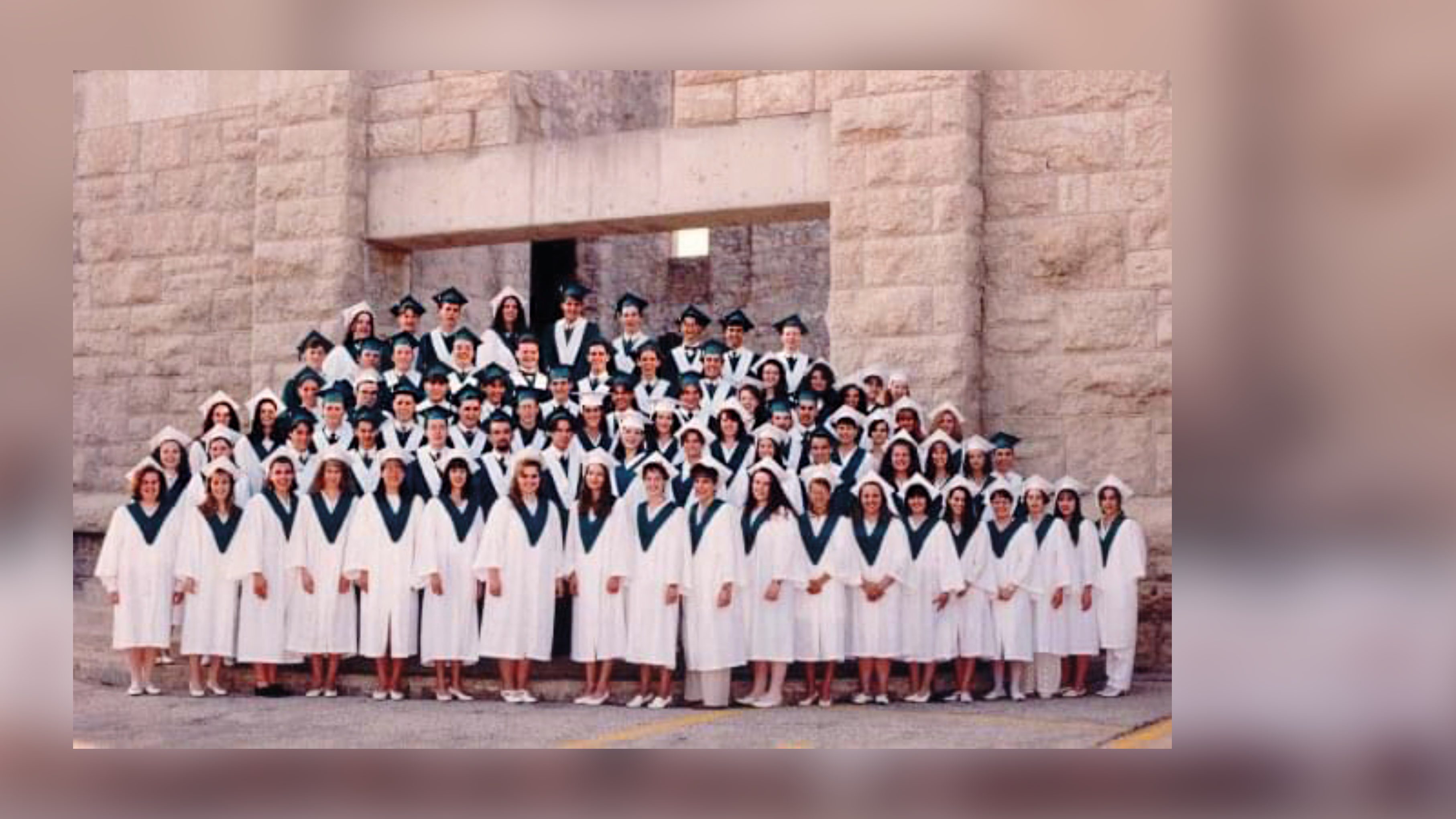 Les diplômés de l’année 1994 du Collège Louis-Riel. (photo : Gracieuseté Natalie Aloessode-Bernardin)