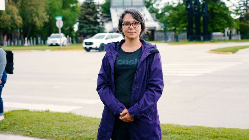 Alison Palmer est la porte-parole des Amis de la Bibliothèque régionale Jolys. Photo : Mehdi Bereddad)